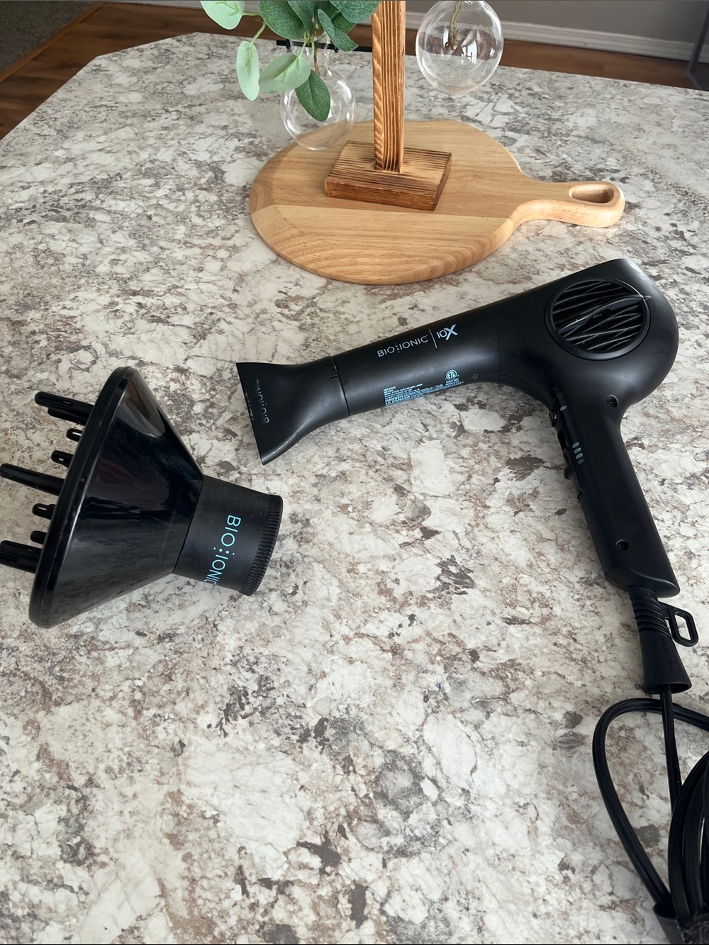 BIO IONIC 10X PRO ULTRALIGHT SPEED BLOW DRYER WITH ATTACHMENTS